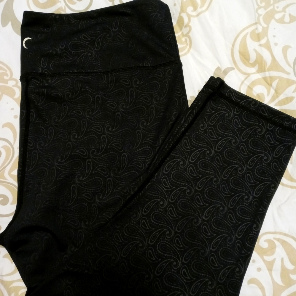 Zyia 20 Black Paisley Light & Tight Capris